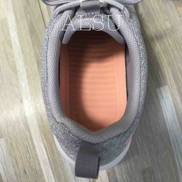 NWT Nike Roshe One Atmosphere Grey W AUTHENTIC - Picture 5 of 7